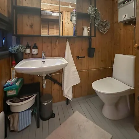 2 Bedroom Stunning In *