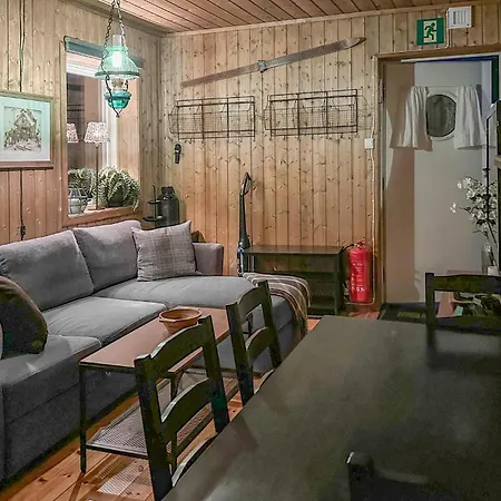 2 Bedroom Stunning In *